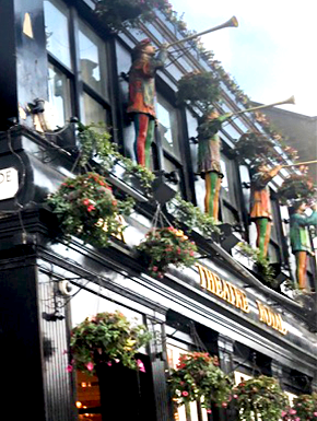 Pub with statues of trumpeters