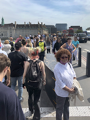 Crowd on Winchester Bridge