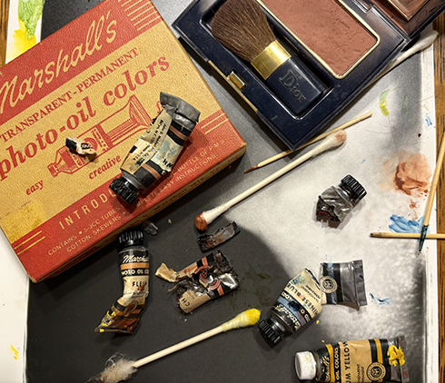 Photo oil colors in use